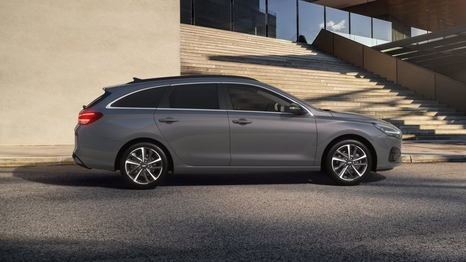 hyundai_i30wagon_greypearl_side