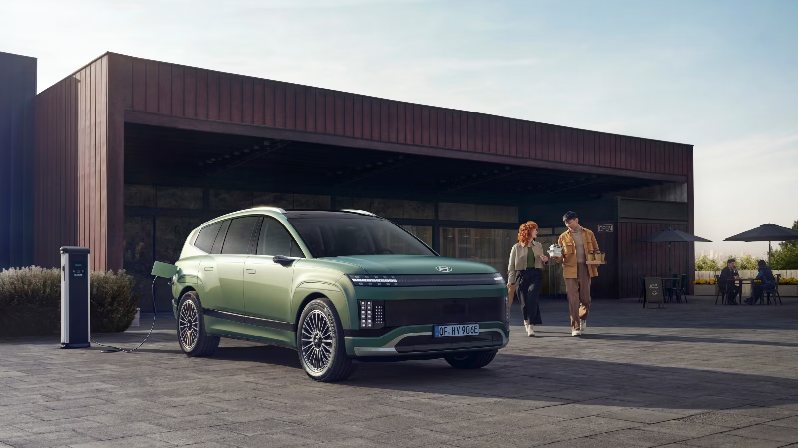 hyundai_ioniq9_exterior_charging