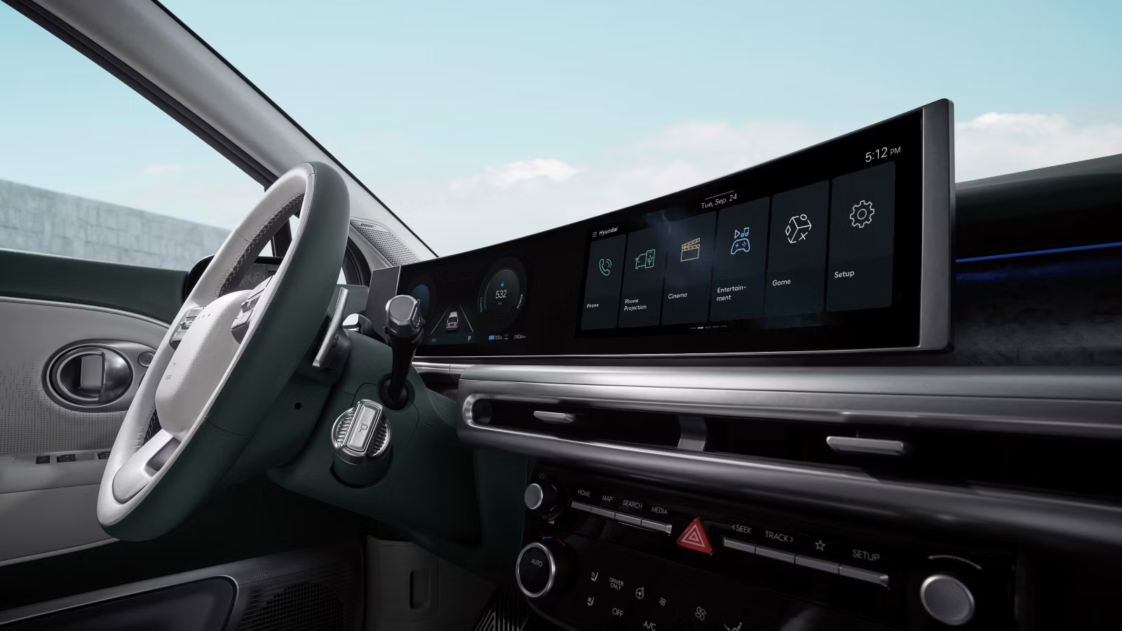 hyundai_ioniq9_interior_panoramic_curved_display