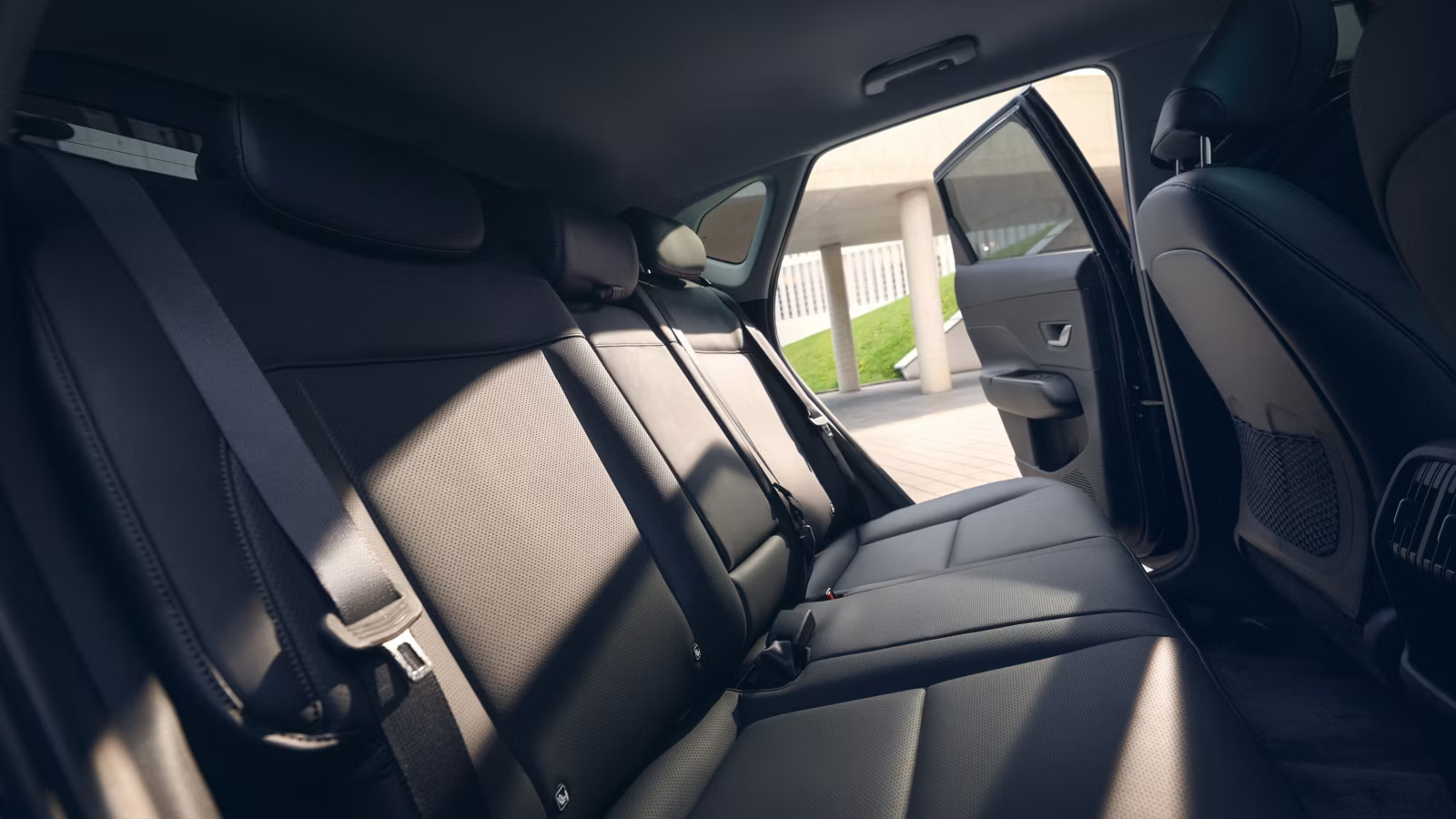 hyundai_konapetrol_interior_roominess